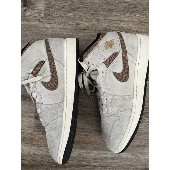 Nike Youth Air Jordan AJ1 Mid SE  Beige Suede  Sneakers DZ5370-102 Size 7Y - Picture 5 of 8